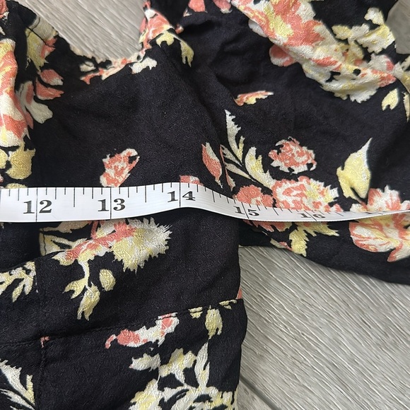 NWT Hilary printed top Floral Black Women's Top size small - Picture 11 of 11